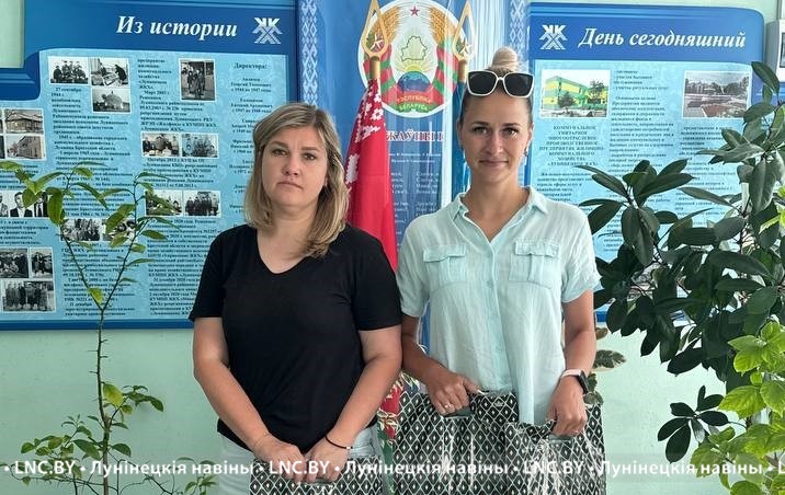 Работники ЖКХ в Лунинце помогают готовить детей к школе