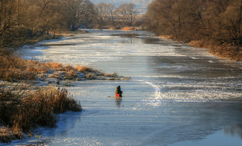 Коварный лёд. Сотрудники МЧС предупреждают об опасности﻿