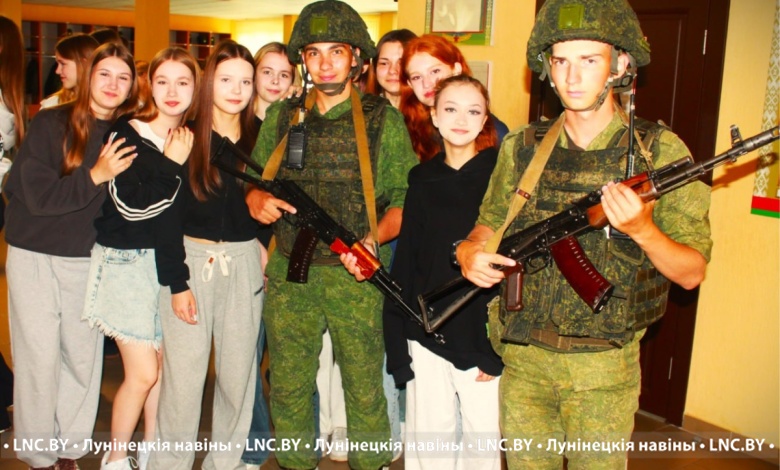 Отдыхающие из лагеря "Спутник" посетили воинские части