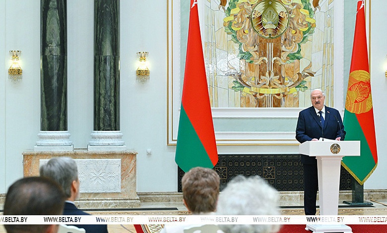 Лукашенко в преддверии священного праздника Дня Победы вручил государственные награды