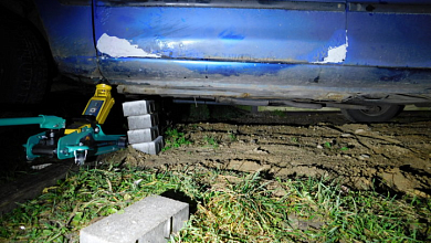 Мужчину насмерть придавило автомобилем в Столинском районе 