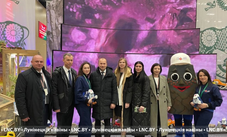 Делегаты ВНС от Лунинецкого района посетили выставку "Моя Беларусь"