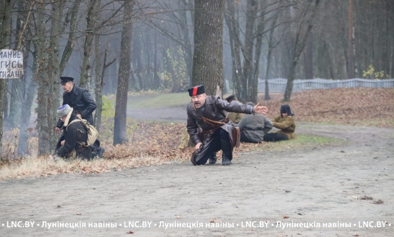 «В память о сожженных деревнях». Военно-историческую реконструкцию провели в Лунинецком районе