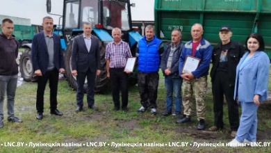 На Лунинетчине профсоюз вручил благодарности героям "зелёной жатвы"
