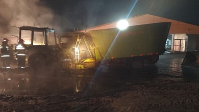 На ферме сгорел трактор, огнем повреждены два кормораздатчика в Брестской области