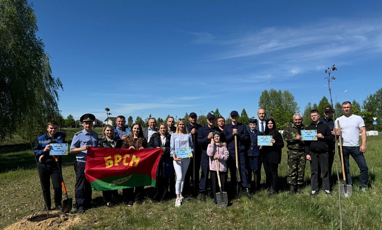 Аллею памяти героев Великой Победы заложили в Лунинце