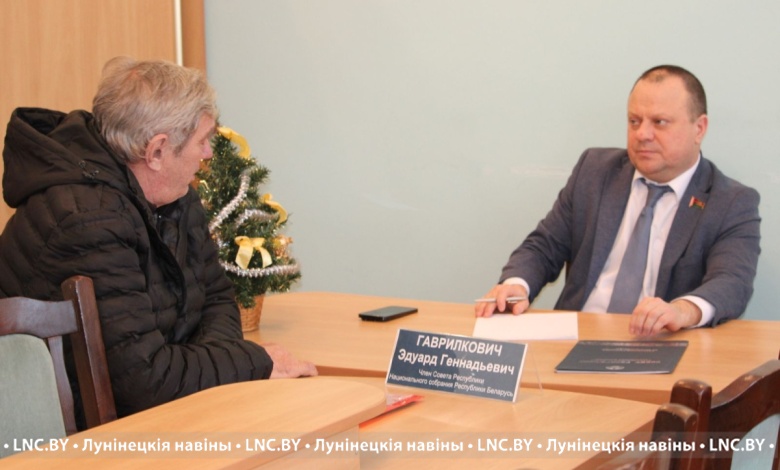 Сенатор Эдуард Гаврилкович провел прием граждан в Микашевичах  