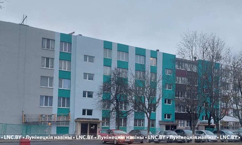 На глазах преображается дом по улице Красной в Лунинце