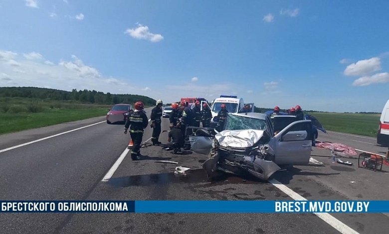 Мужчина погиб в ДТП в Барановичском районе. Еще четыре человека травмированы
