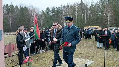 Возле памятника на озере Белое состоялся митинг-реквием