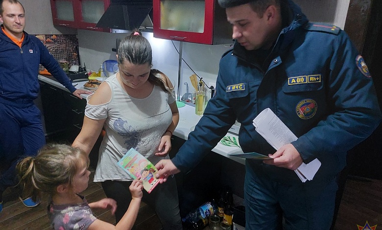 Сотрудники МЧС в Лунинецком районе напомнили о правилах пожарной безопасности