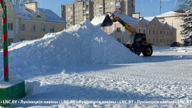 Фотофакт: в центре Лунинца преобразилась любимая детская снежная горка!