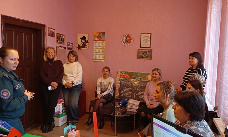 Спасатели пришли к соцработникам в Лунинце