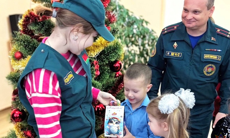 Наши дети! Спасатели навестили воспитанников социально-педагогического центра Лунинецкого района