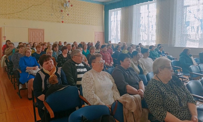 Работают и помогают | В хозяйстве "Хвоецкое" состоялось отчетное собрание   