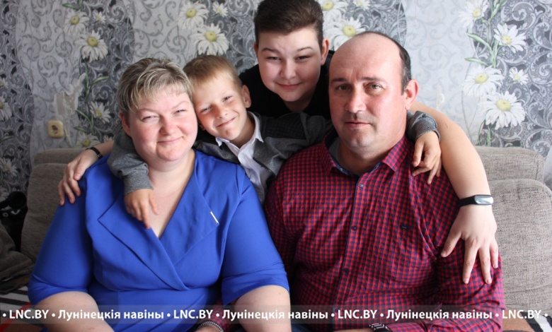 Обычное счастье! Тепло семейного очага Николая и Ирины Тельпуков из Лунинецкого района