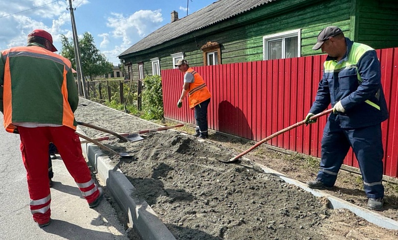 Зона пешеходов! Тротуар от Макаренко к Гомельской строят в Лунинце