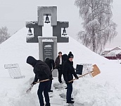 За дело дружно взялись активисты молодежного движения Лунинетчины