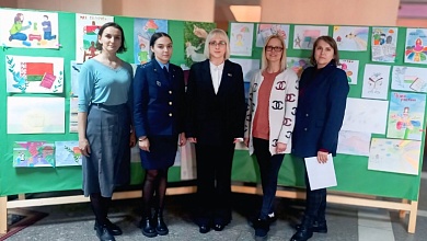 В Лунинце подведены итоги районного конкурса детских рисунков "Конституция глазами детей"