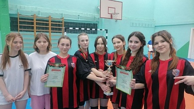 Кто из девушек лучше всех играет в волейбол в Лунинецком районе  