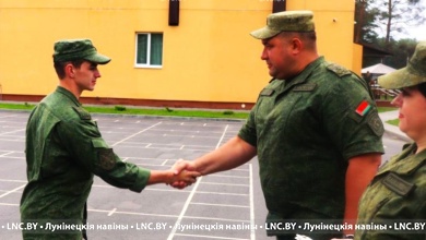 Новые звания для офицеров: в Лунинце торжественно вручили погоны