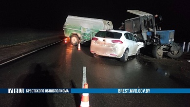 В Брестской области автомобиль врезался в трактор