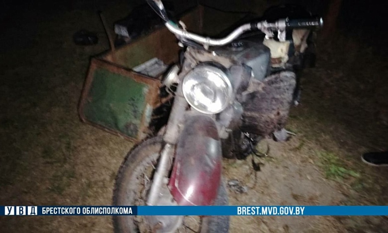 Мотоциклист врезался в столб в Пинском районе. Мужчина погиб