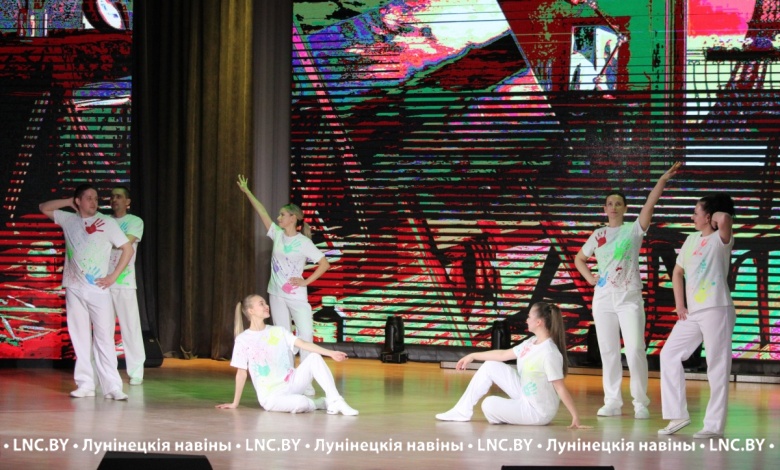 Весну принесли в Микашевичи артисты "Гранита"