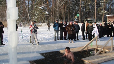 Крещенские купания прошли на озере Белое в Лунинецком районе