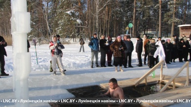 Крещенские купания прошли на озере Белое в Лунинецком районе