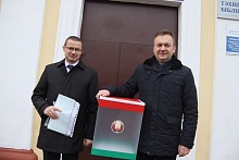 Лунинчане голосуют на избирательных участках и на дому 