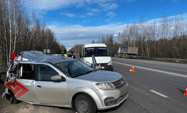 Грузовик врезался в легковушку на автодороге Р23 Минск - Микашевичи