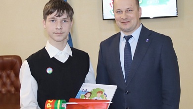 В День Конституции Республики Беларусь учащимся Лунинетчины торжественно вручили паспорта