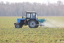 В Брестской области проводят подкормку озимых культур и готовят почву для весенней посевной