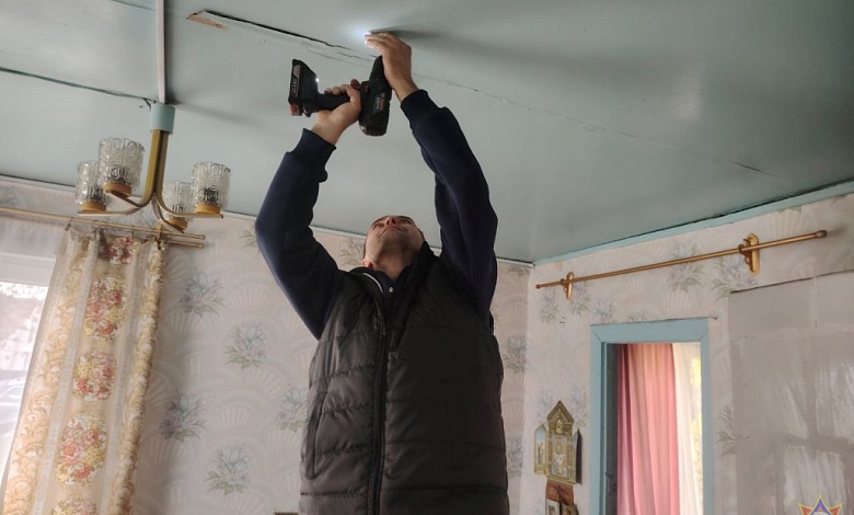 Спасатели посещают дома жителей Лунинецкого района