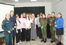 C женщинами в погонах встретились гимназисты в Лунинце