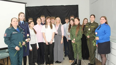 C женщинами в погонах встретились гимназисты в Лунинце