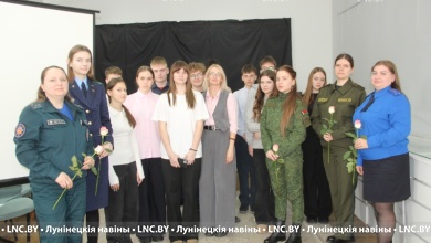 C женщинами в погонах встретились гимназисты в Лунинце