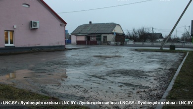 Как фейкометы превратили в Микашевичах парковку в трехкилометровую улицу