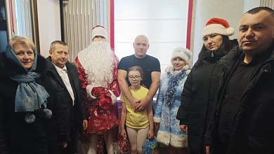 Депутаты поздравляют детей в новогодние праздники в Лунинецком районе