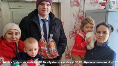 В преддверии Старого Нового года мальчики и девочки Лунинетчины принимали поздравления