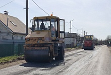 Специалисты ведут асфальтирование и благоустройство улиц в Микашевичах