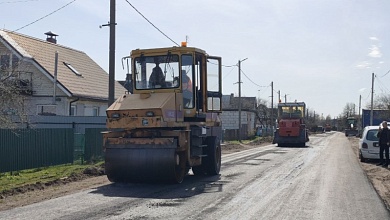 Специалисты ведут асфальтирование и благоустройство улиц в Микашевичах