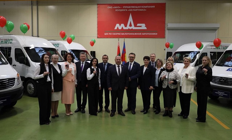 Микроавтобусы передали в учреждения социального обслуживания населения Брестской области