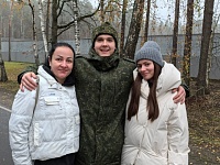 Родные и близкие навещают молодых бойцов в Лунинецком районе