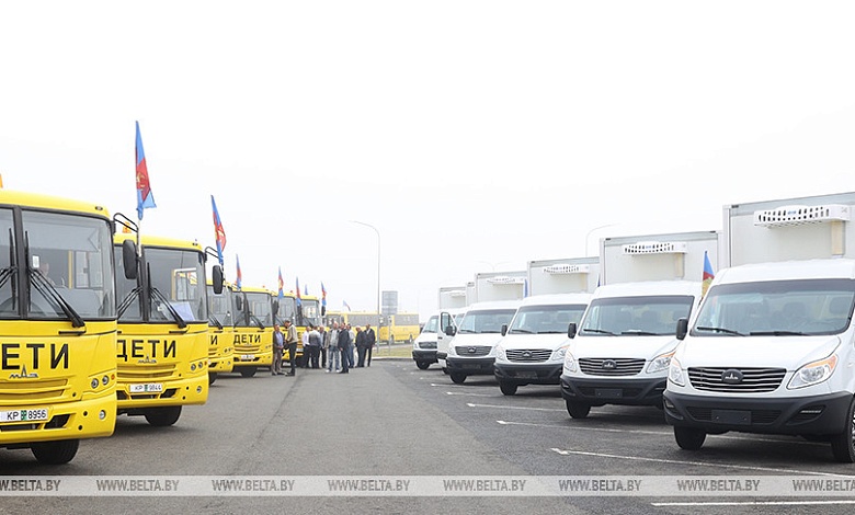 Школьные автобусы и авторефрижераторы закупили в Брестской области