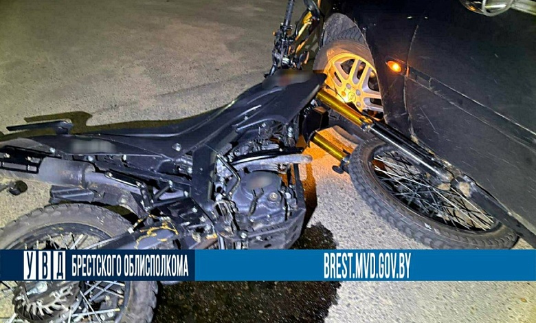 Подростки разбились на мотоцикле в Ивановском районе. Они в реанимации