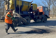 Работы — море! Дорожники активно занимаются ямочным ремонтом дорог в Лунинецком районе