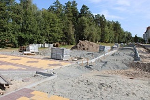 Продолжается благоустройство лесопарка в Микашевичах