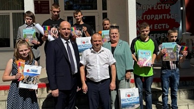 Сенатор Эдуард Гаврилкович поддержал воспитанников школы-интерната в Ганцевичах 